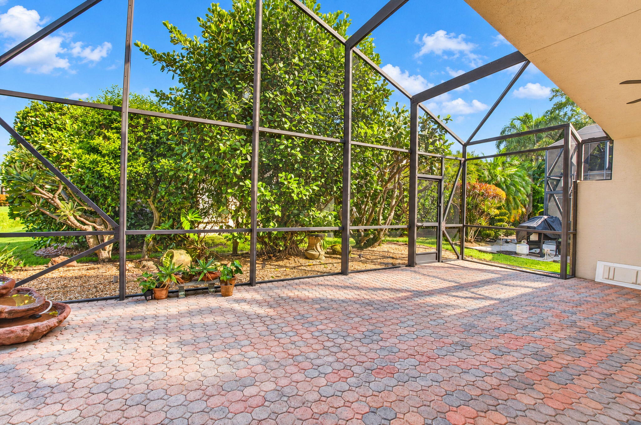 Oversized Screened Lanai