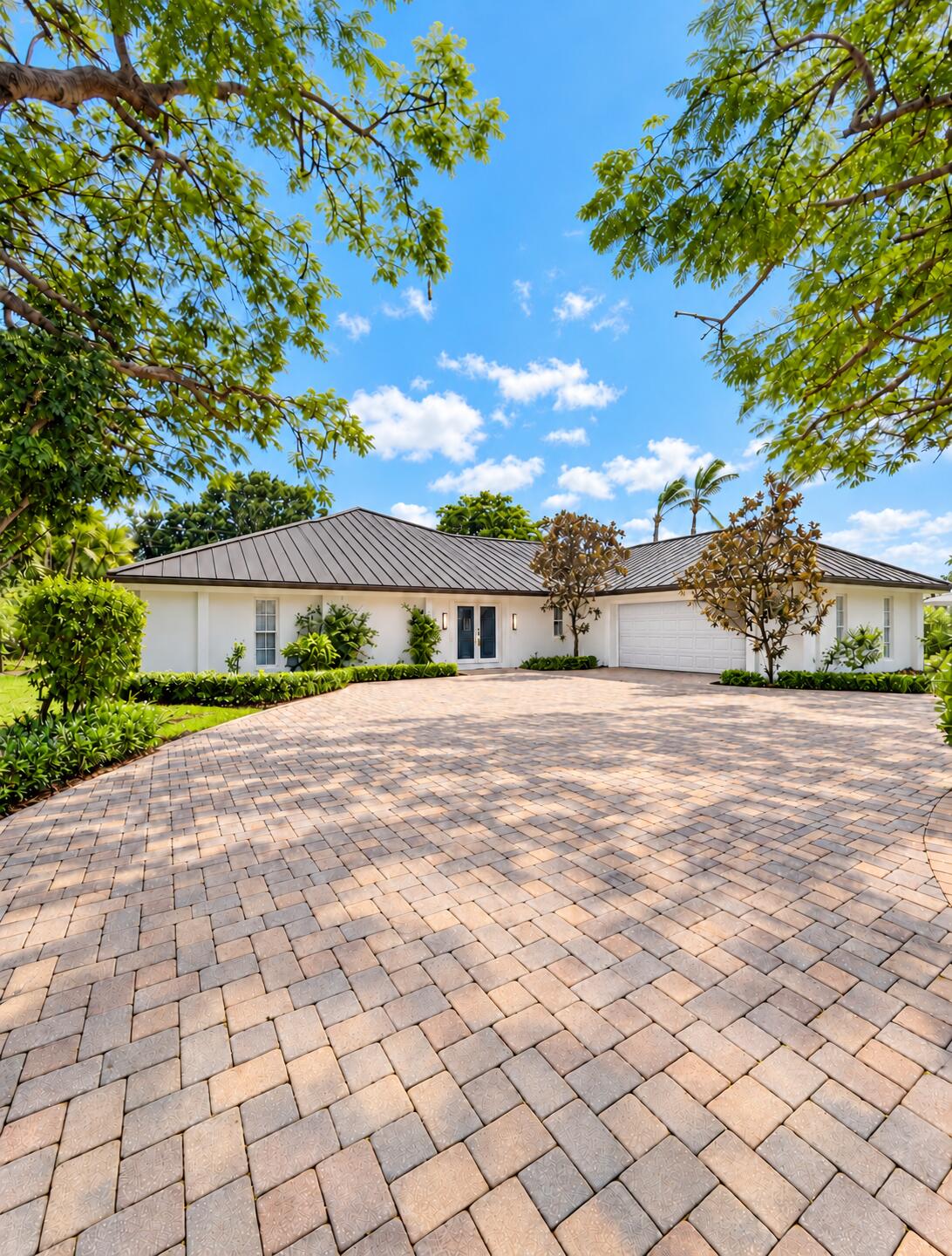 BRAND NEW TOTALLY REMODELED 5 BED/4.5 BATH POOL HOME w/ NEW BRONZE METAL ROOF ON THE GOLF COURSE BRAND NEW TOTALLY REMODELED 5 BED/4.5 BATH POOL HOME w/ NEW BRONZE METAL ROOF ON THE GOLF COURSE