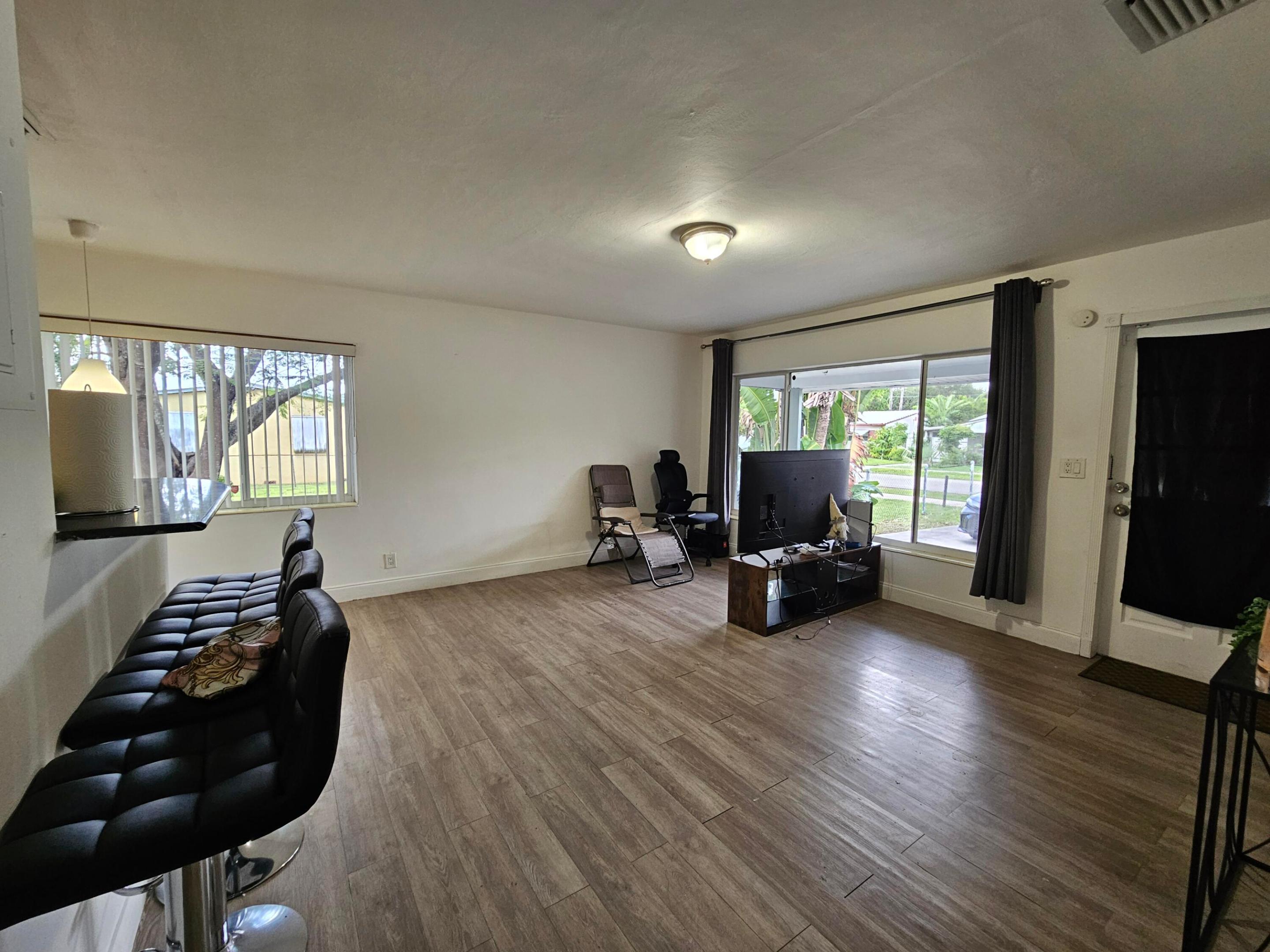 Living room & Dining room
