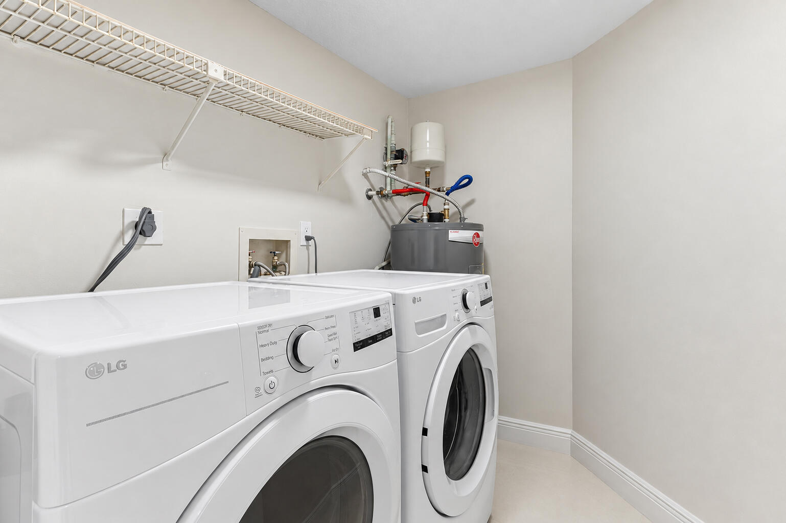 Full size laundry room