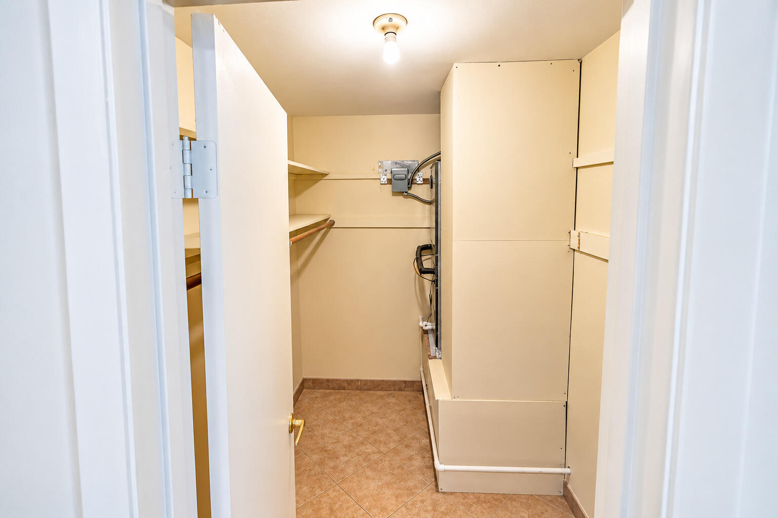 Utility_Room_MLS_Ready