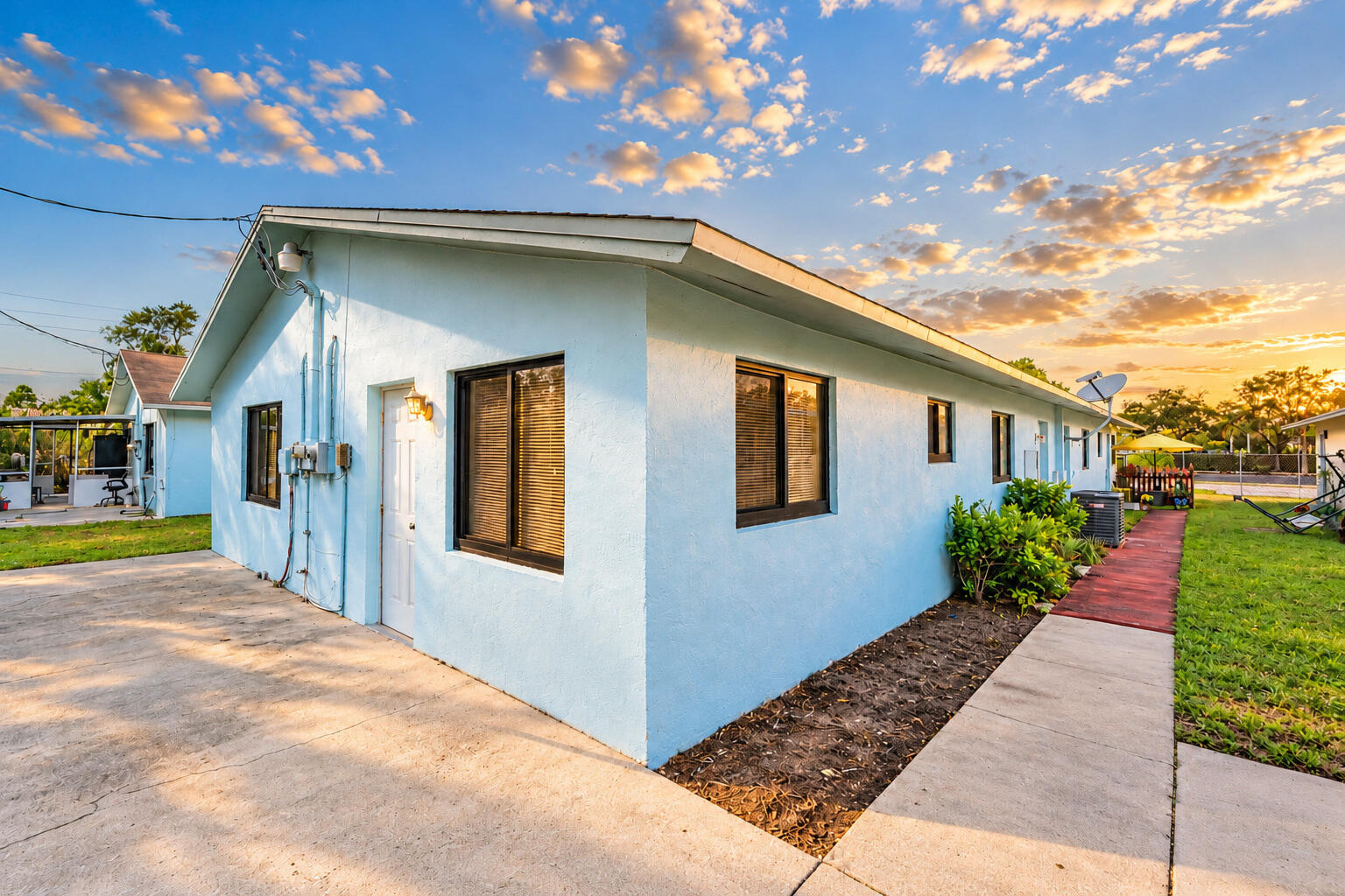 Exterior_02_MLS