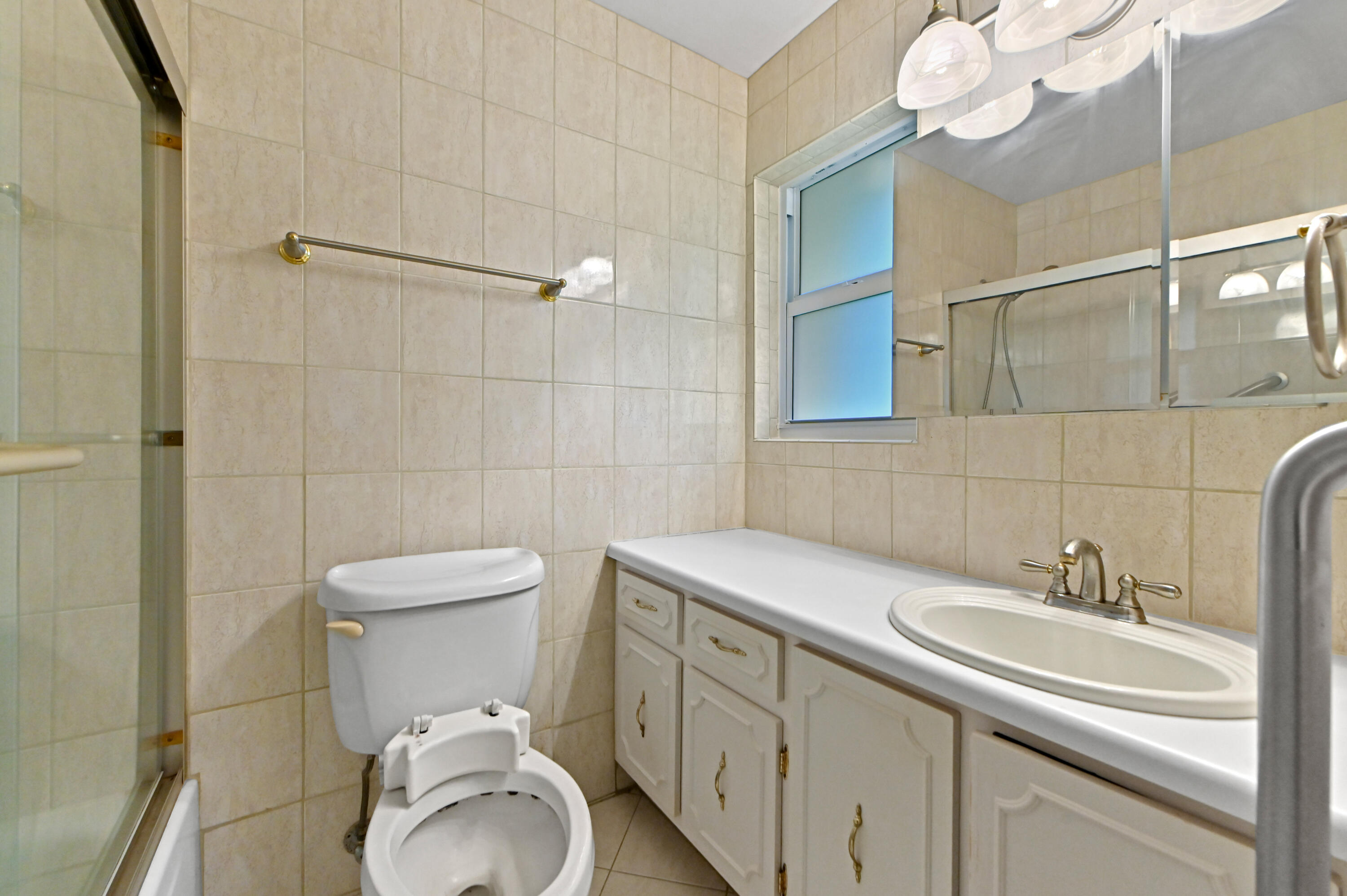10 - 19 Bathroom 02 - ORIGINAL UNEDITED