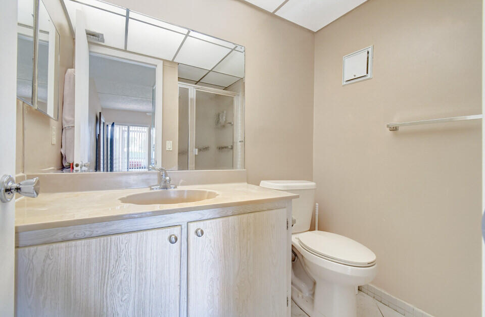Bathroom 1 vanity