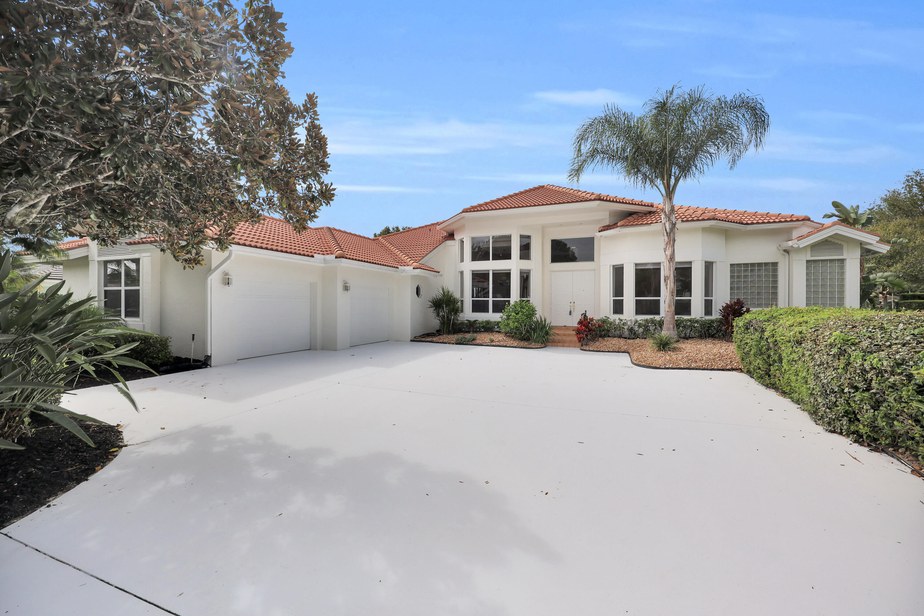 8004 Plantation Lakes Dr - 01