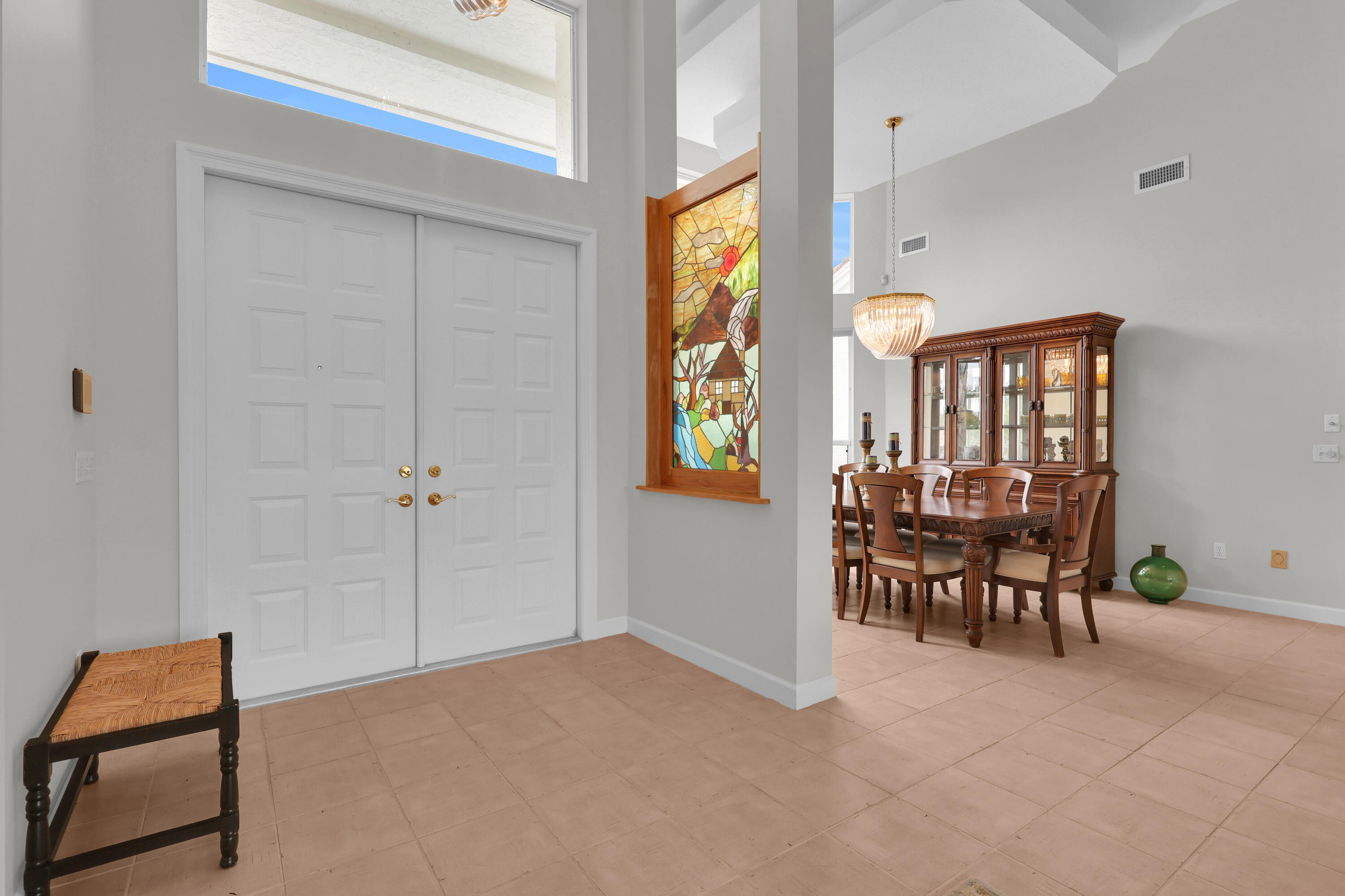 Dining / Front