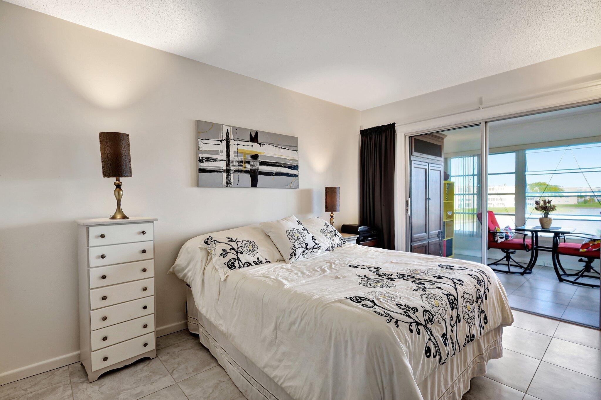 GUEST BED