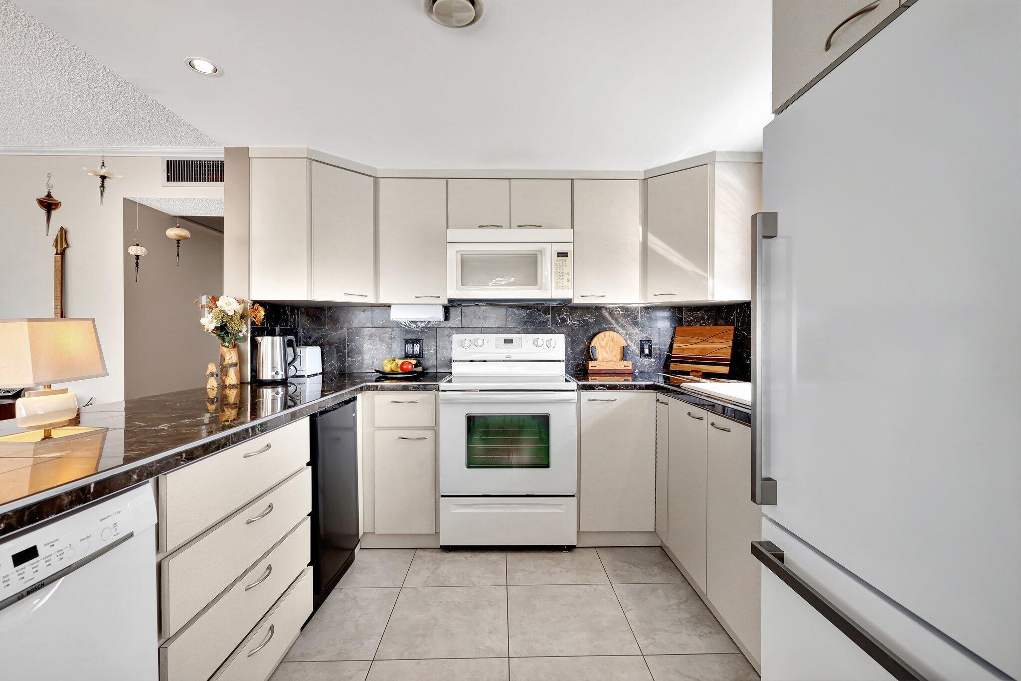 KITCHEN KITCHEN
