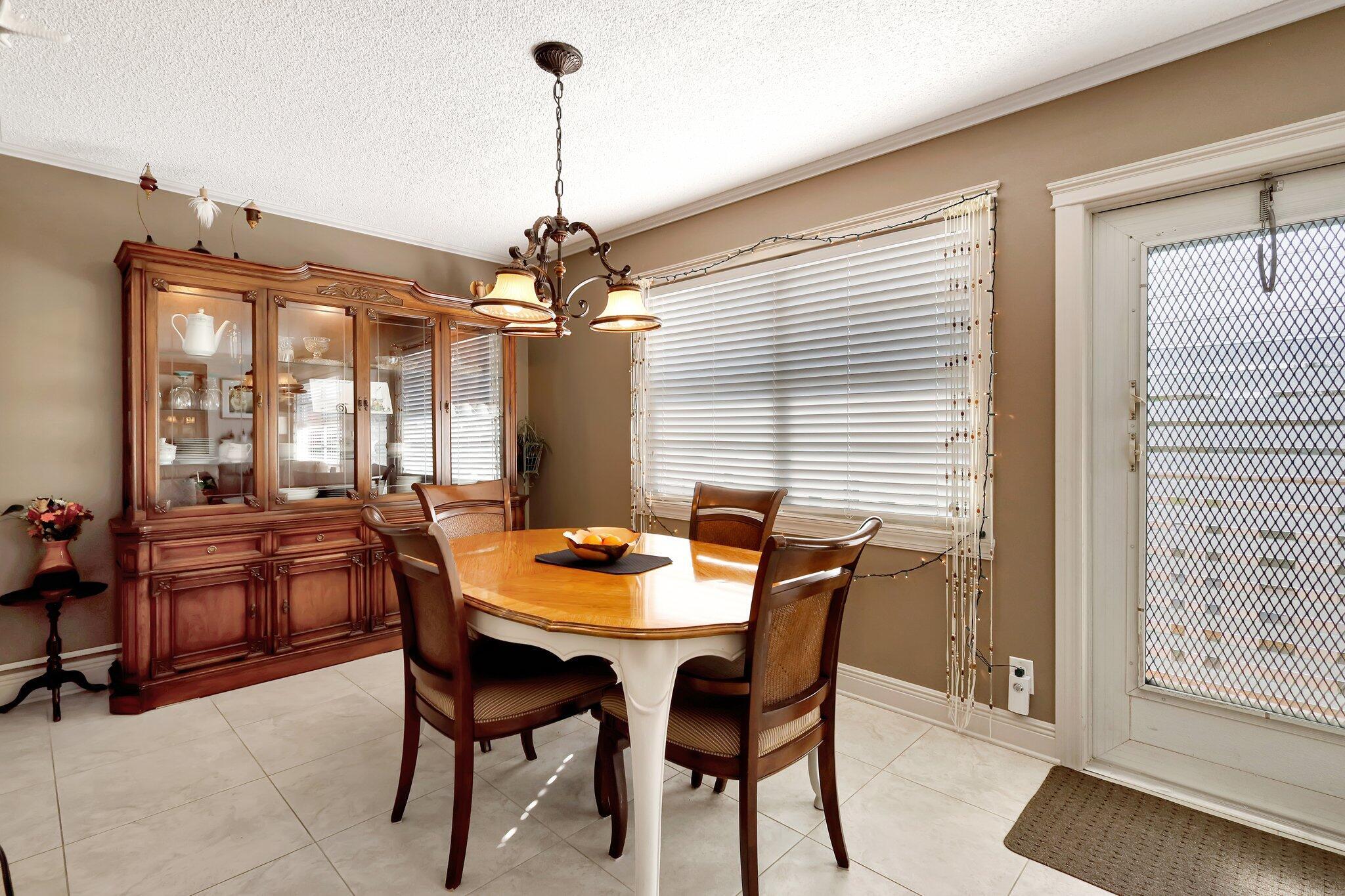 DINING ROOM DINING ROOM