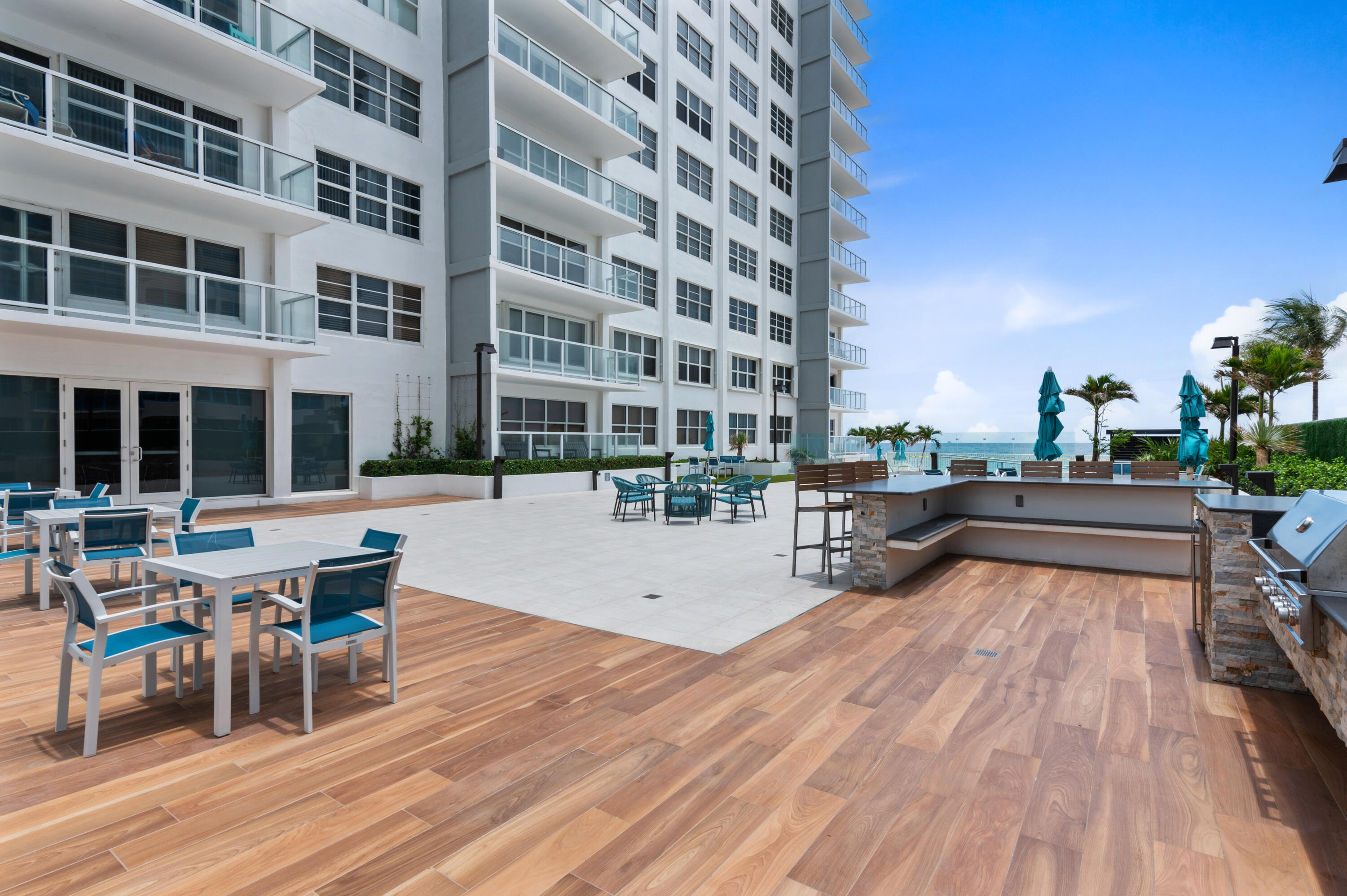 Outdoor kitchen area