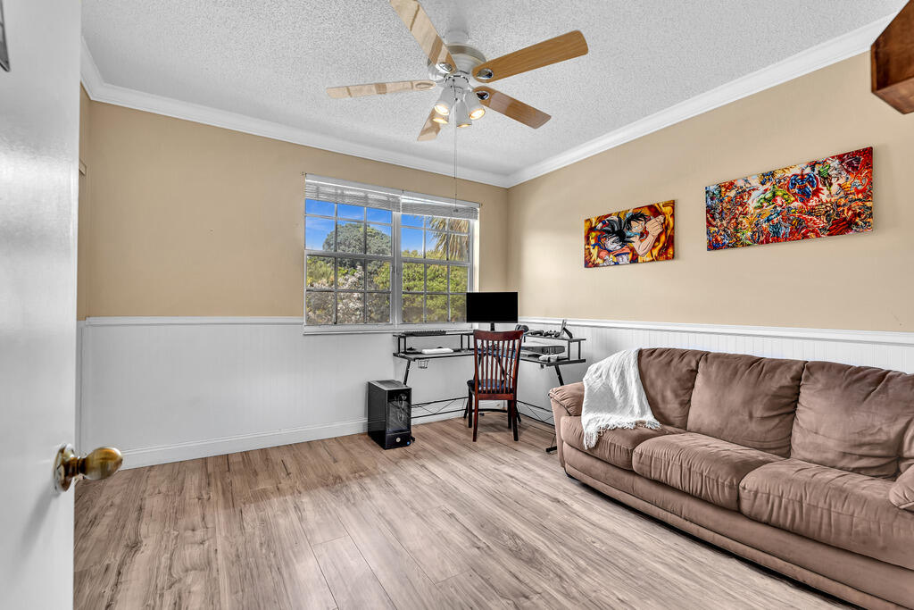 Guest bedroom