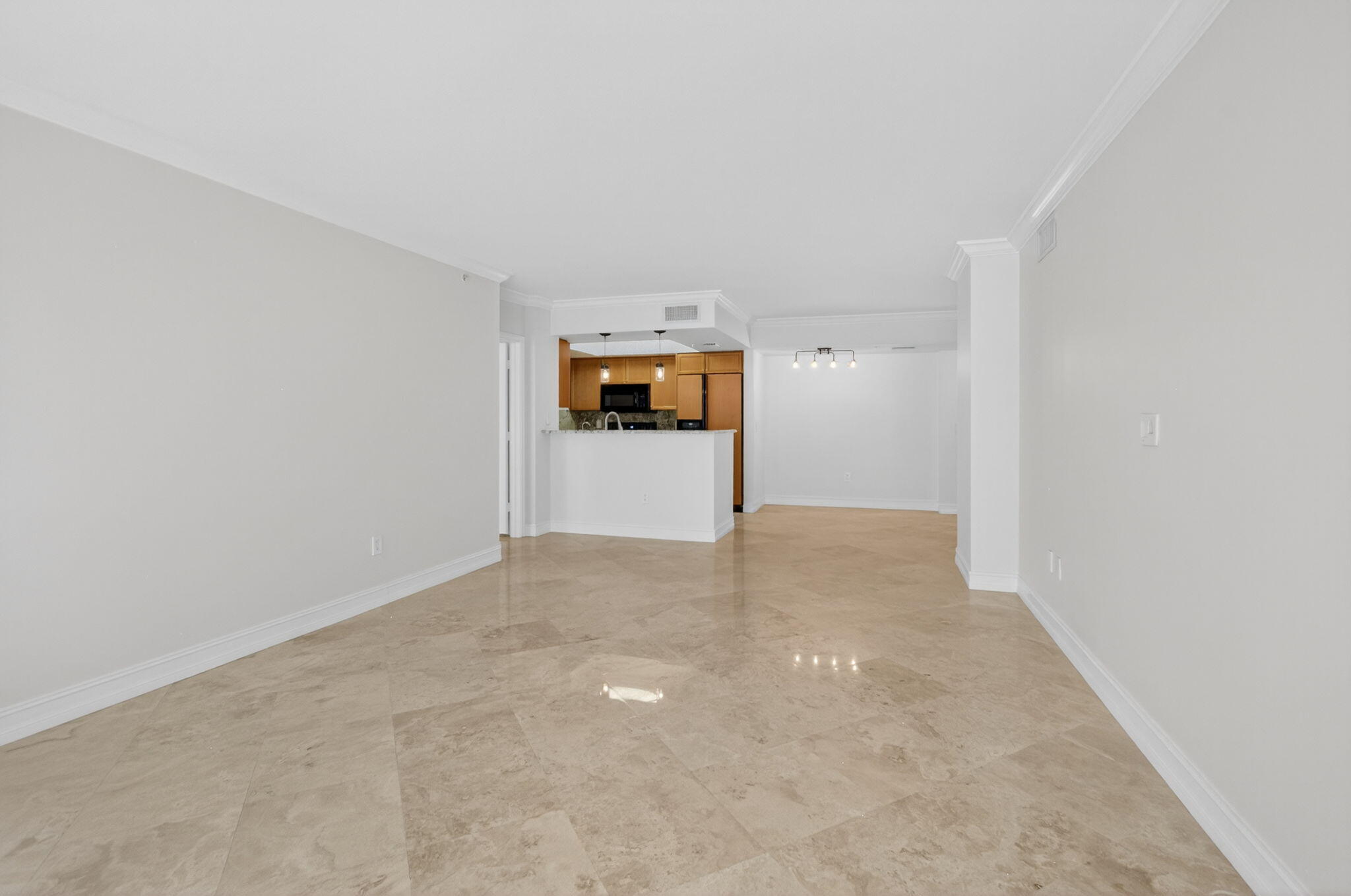 palmetto-place-residence-602-living-area