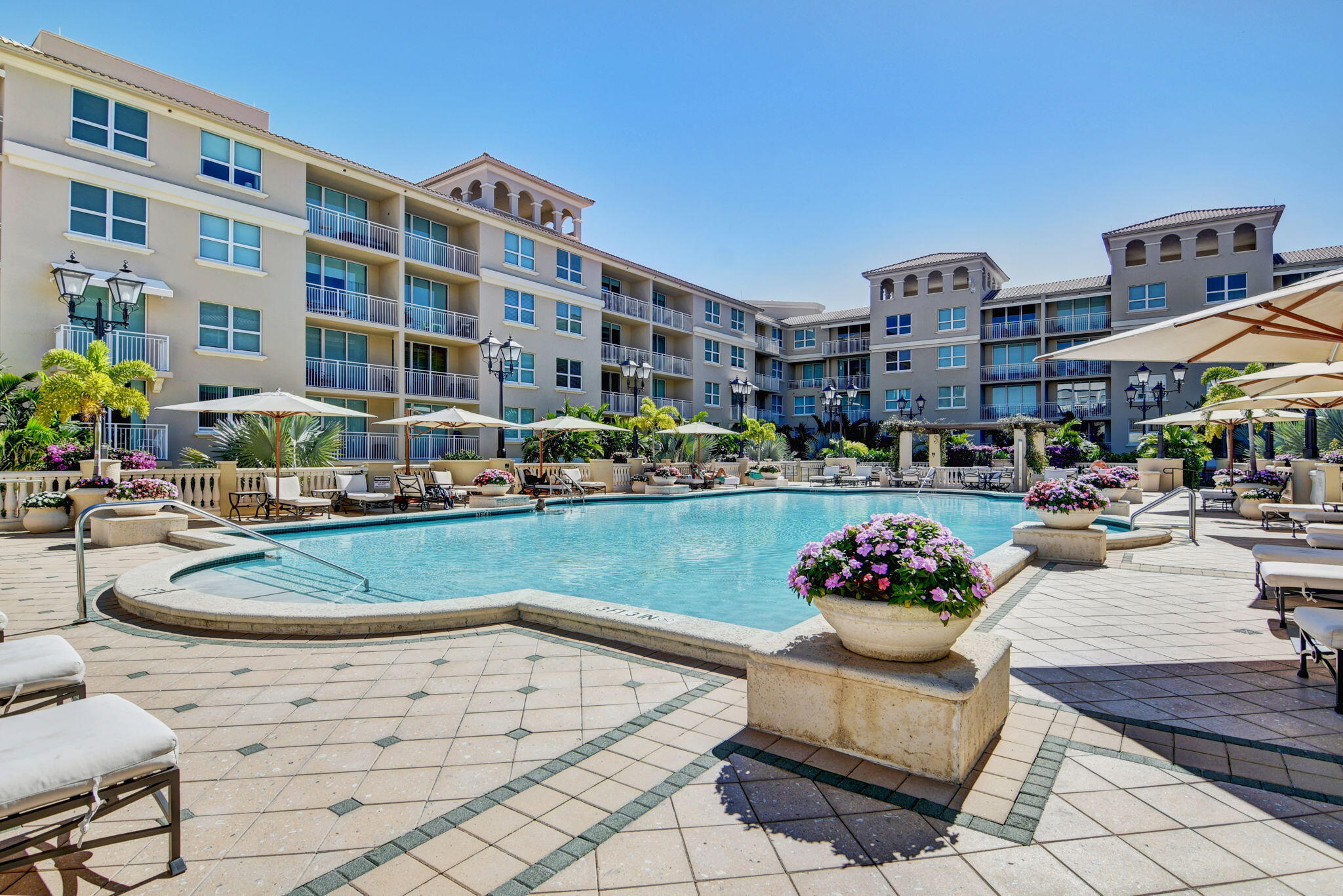 palmetto-place-boca-raton-pool-courtyard