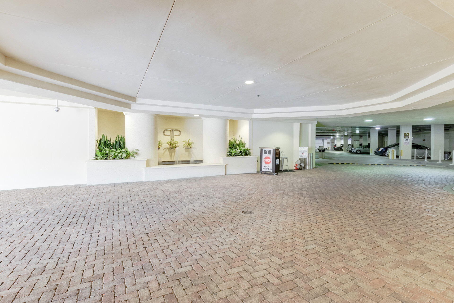 palmetto-place-boca-raton-valet-entrance