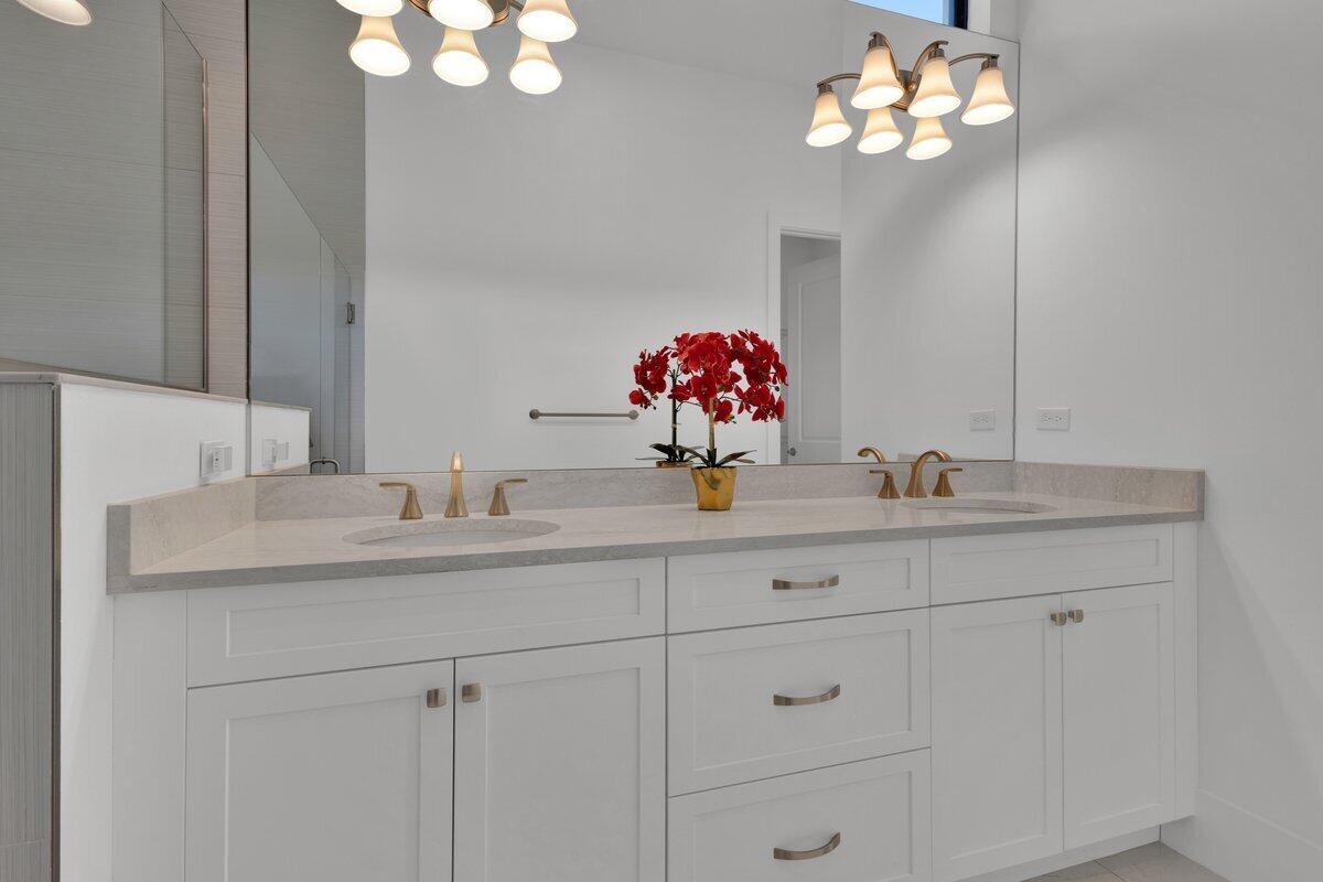 Owner's Bath with dual sink vanity