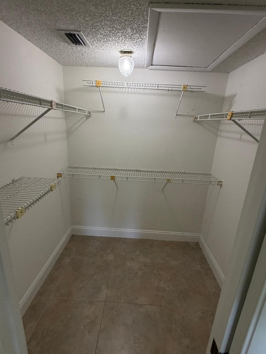 Walking closet
