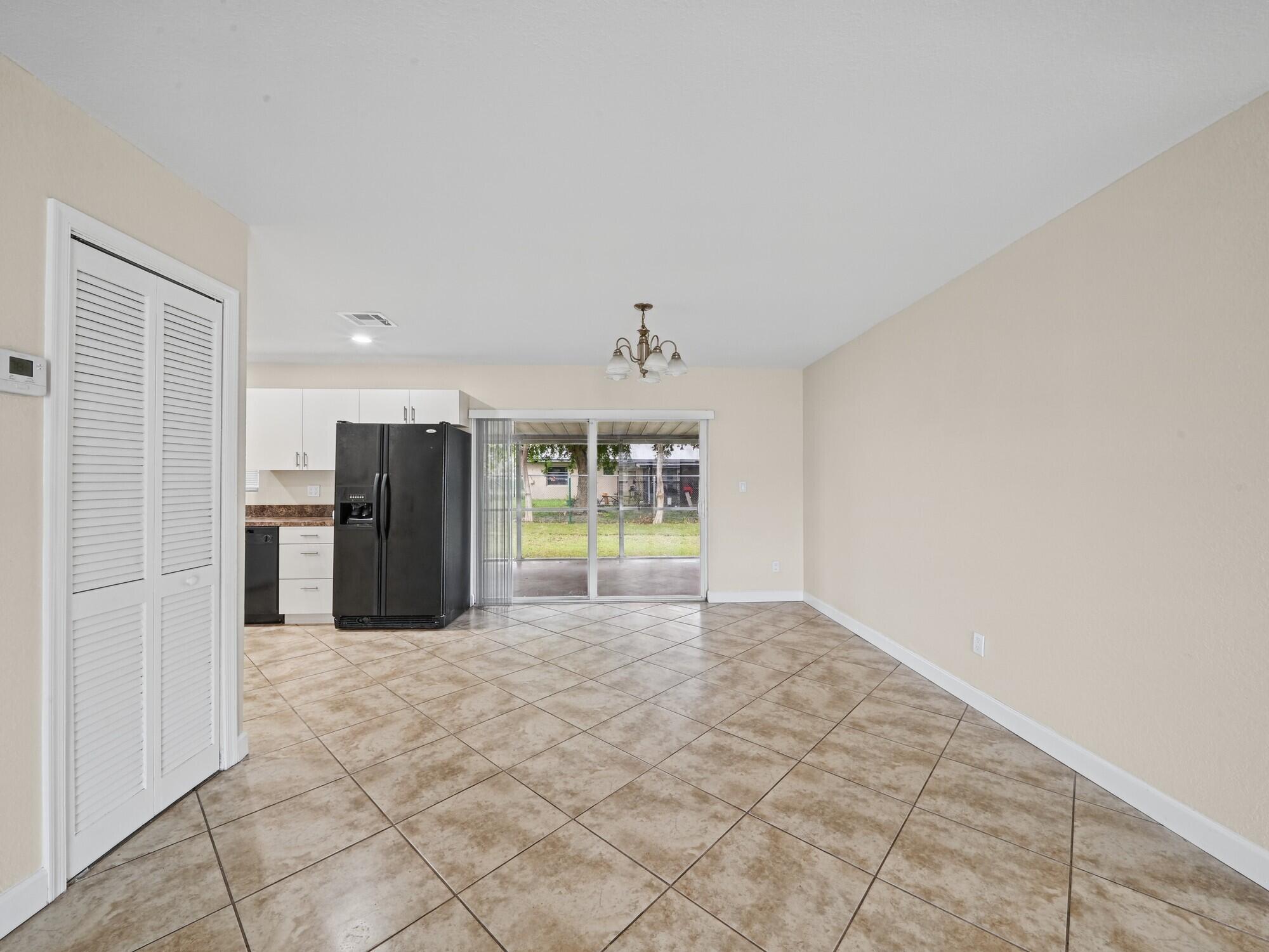 5 Dining Area (2)