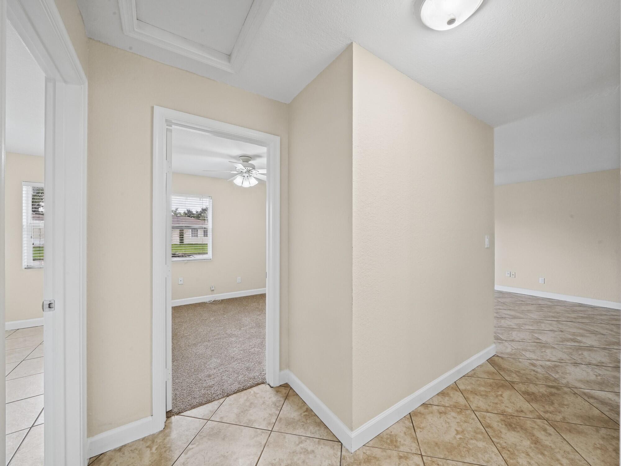 18 Foyer