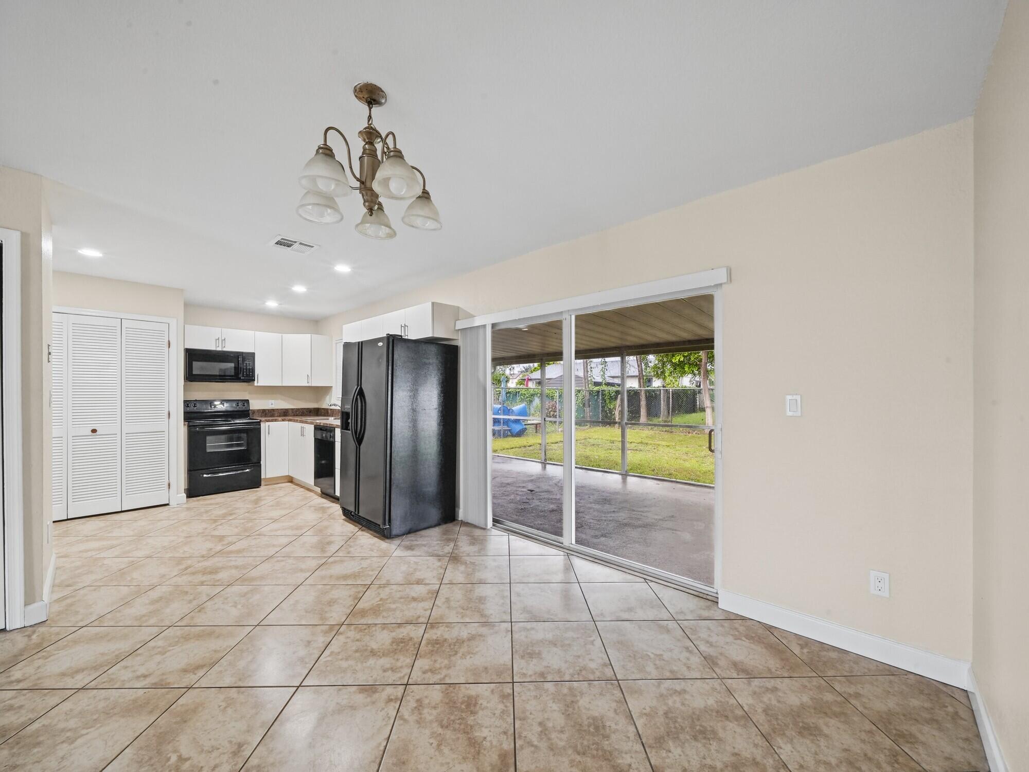 5 Dining Area (3)