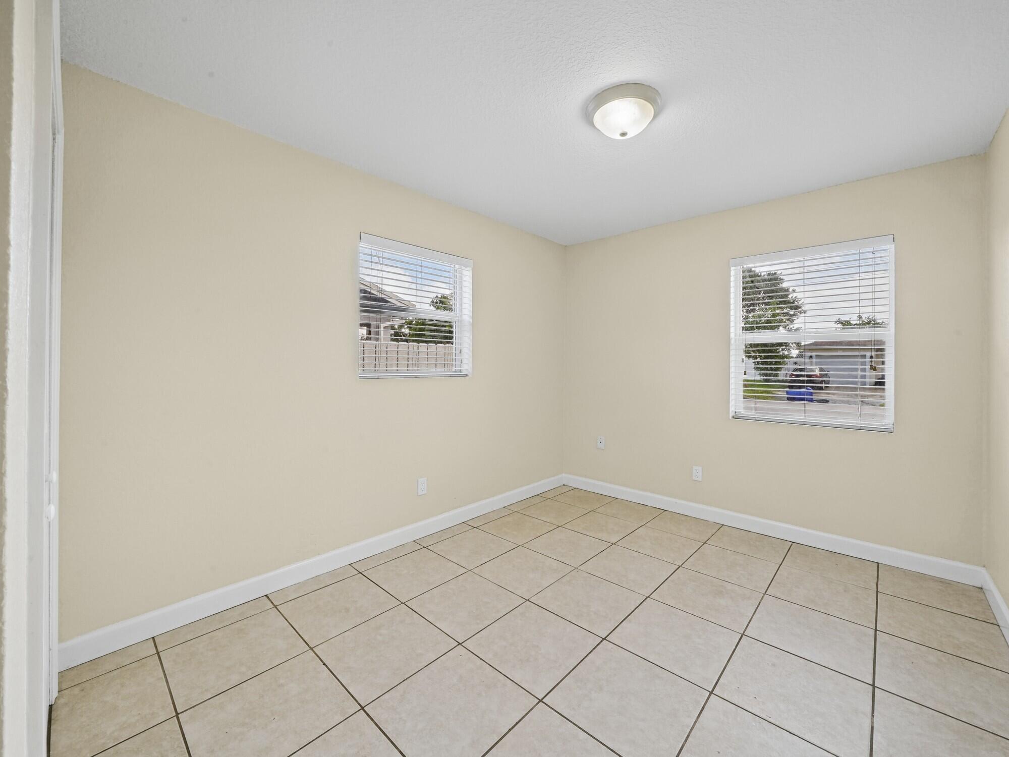 16 Guest Bedroom B (2)