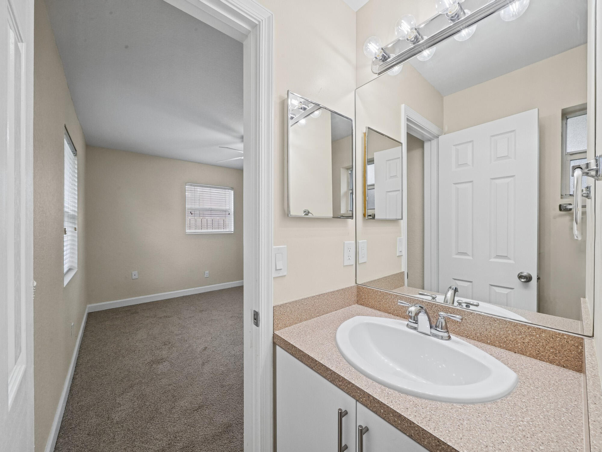 17 Primary Bedroom Suite (6)