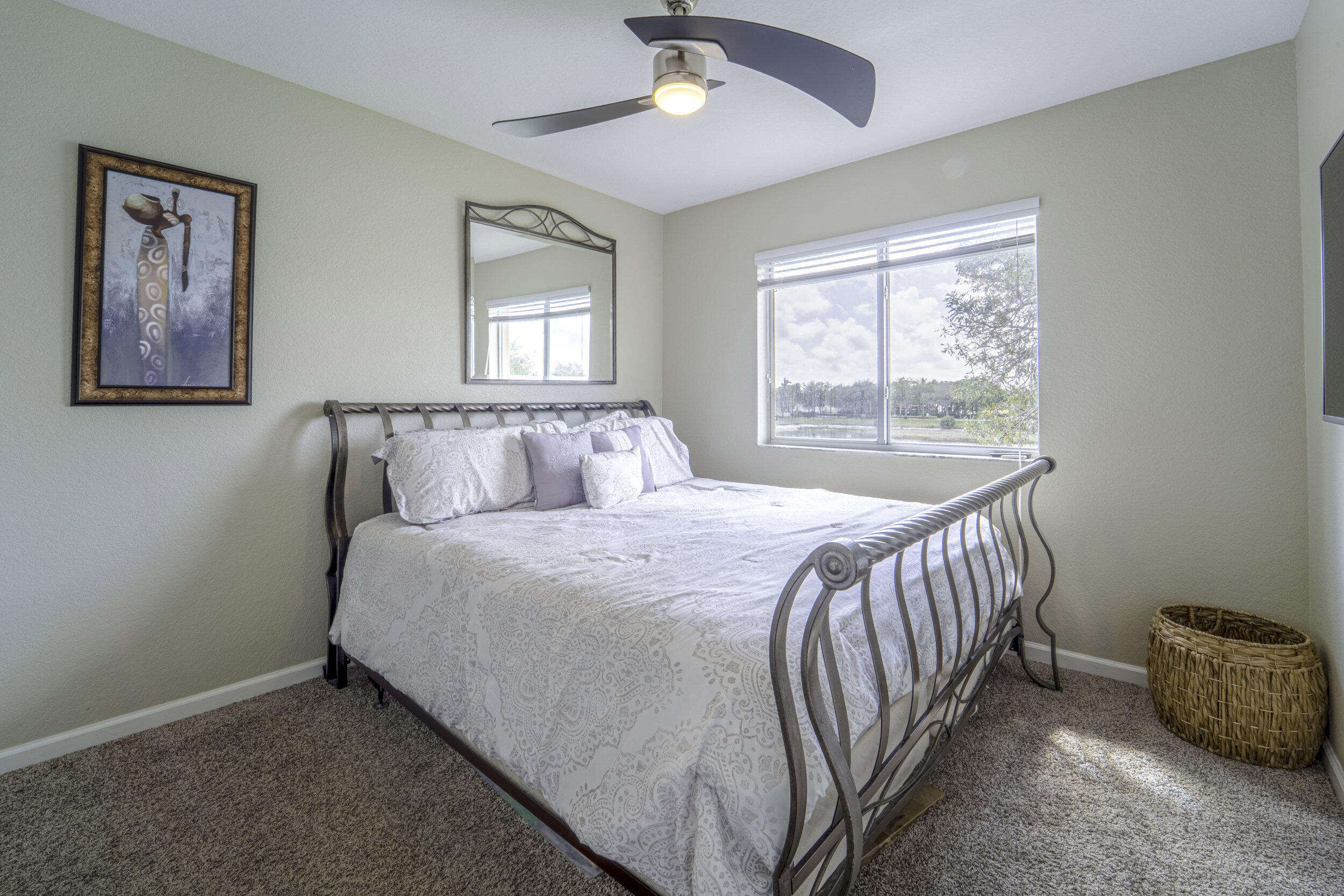 19_bedroom