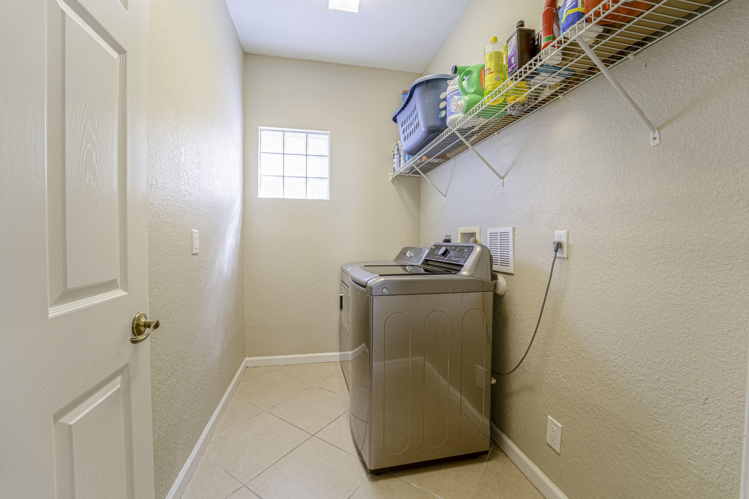 11_laundry room
