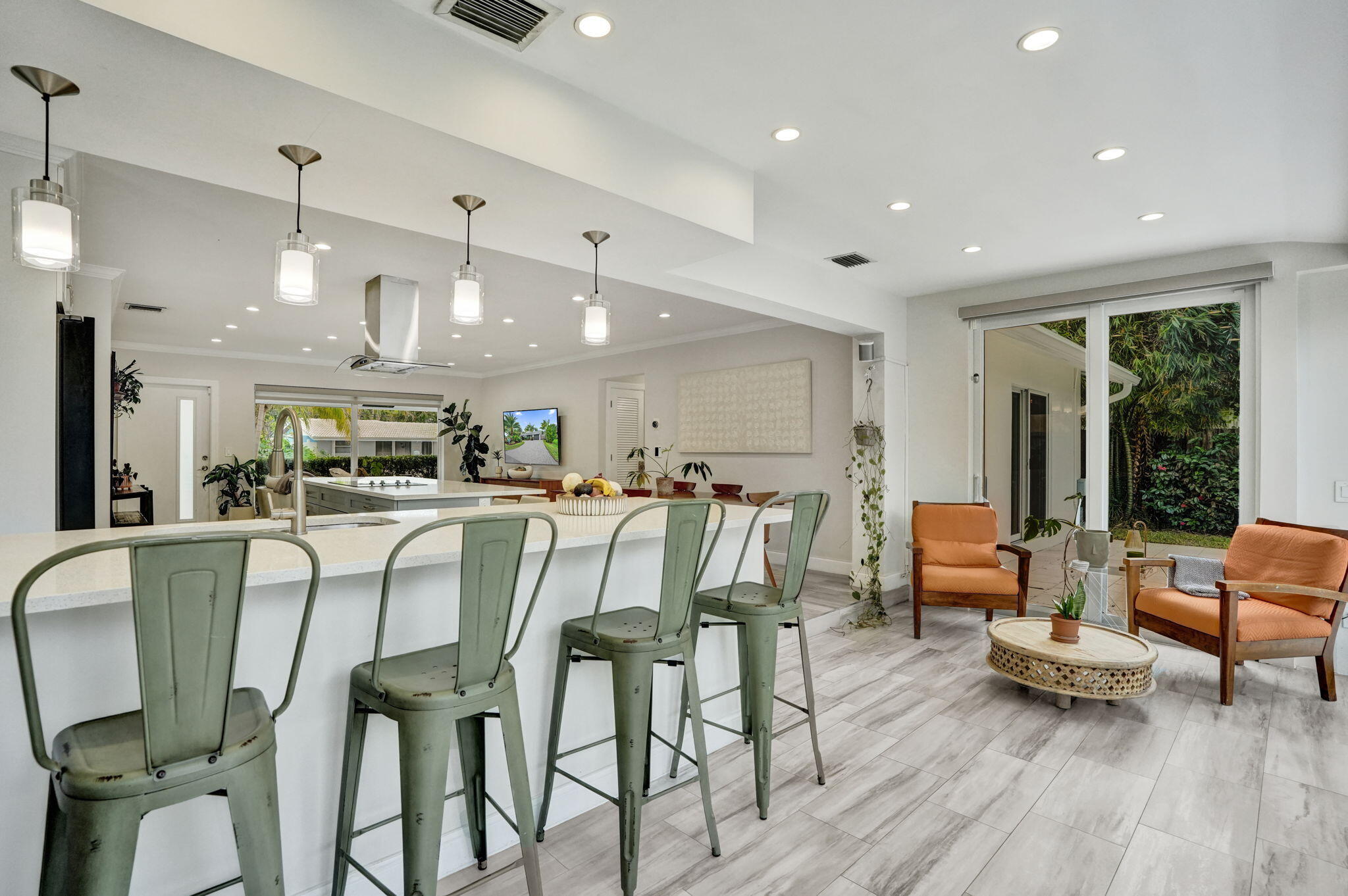 Very spacious entertainment area.