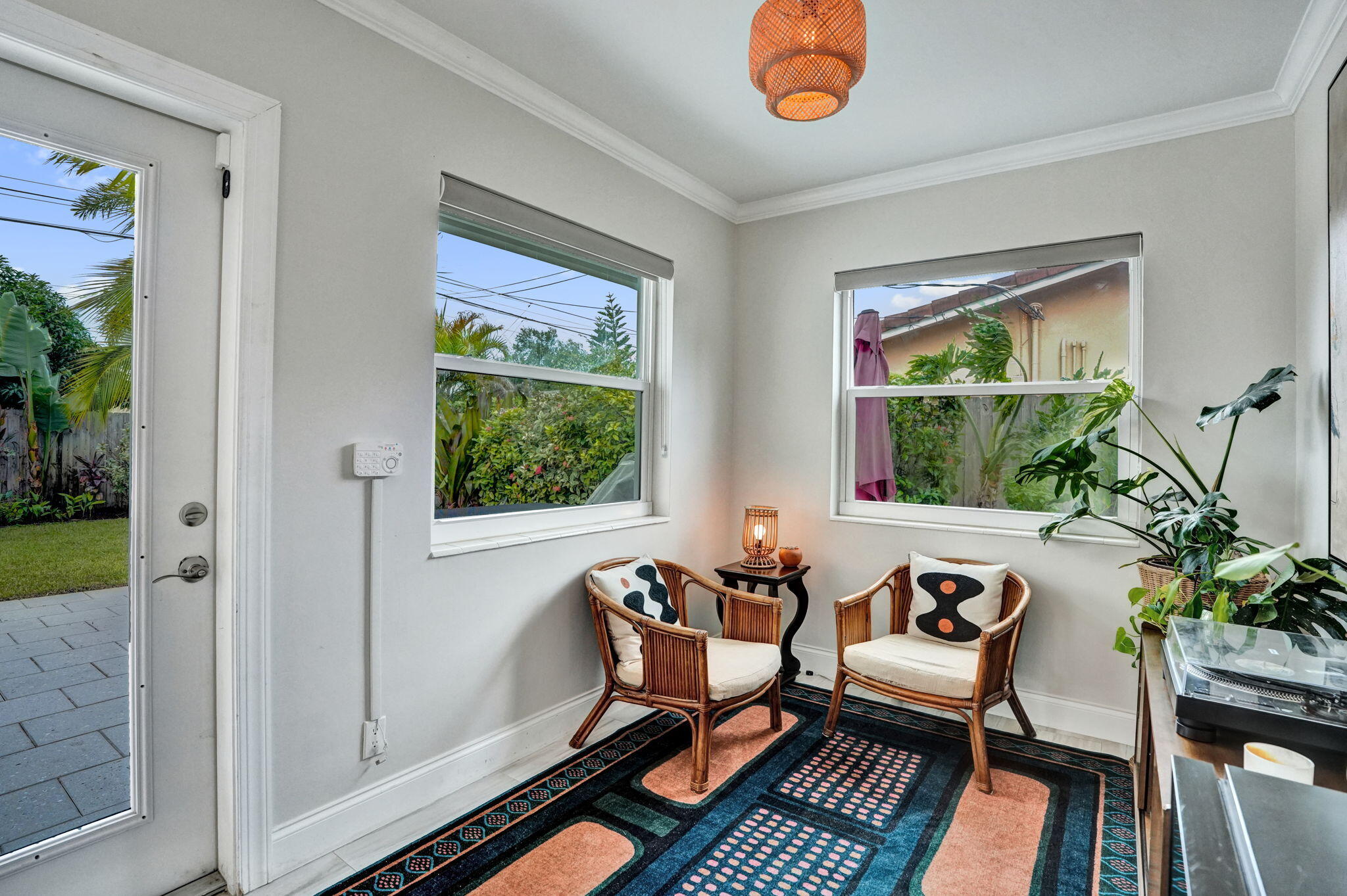 Office space/sitting room.