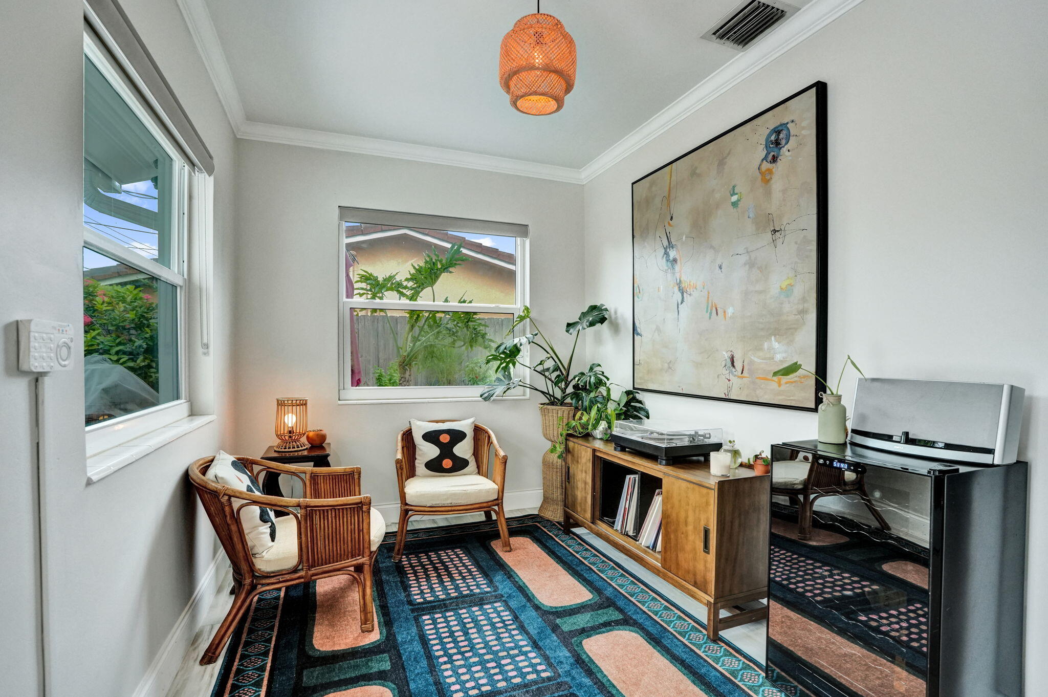 Office space/sitting room.
