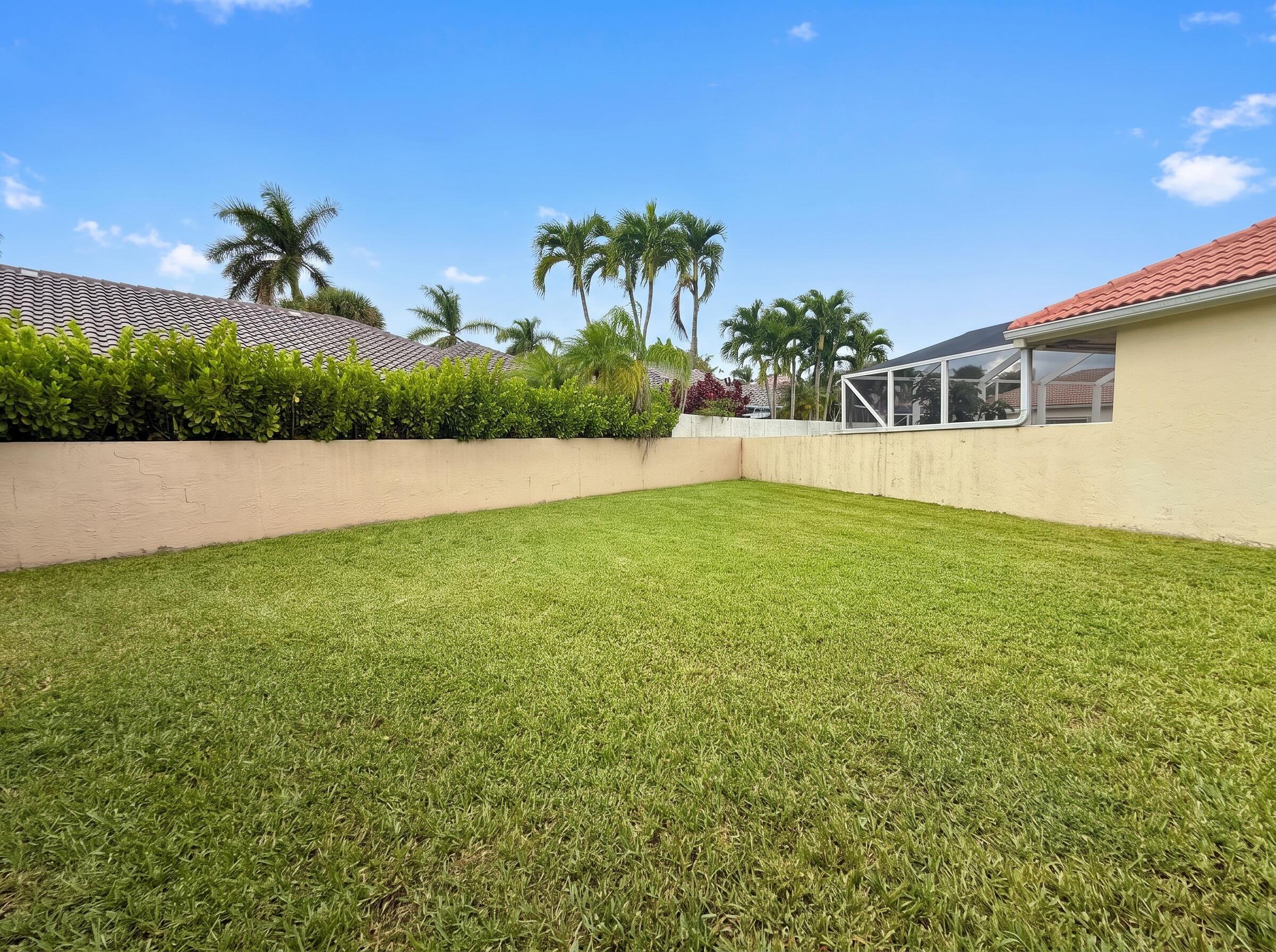 Oversized Fenced Yard