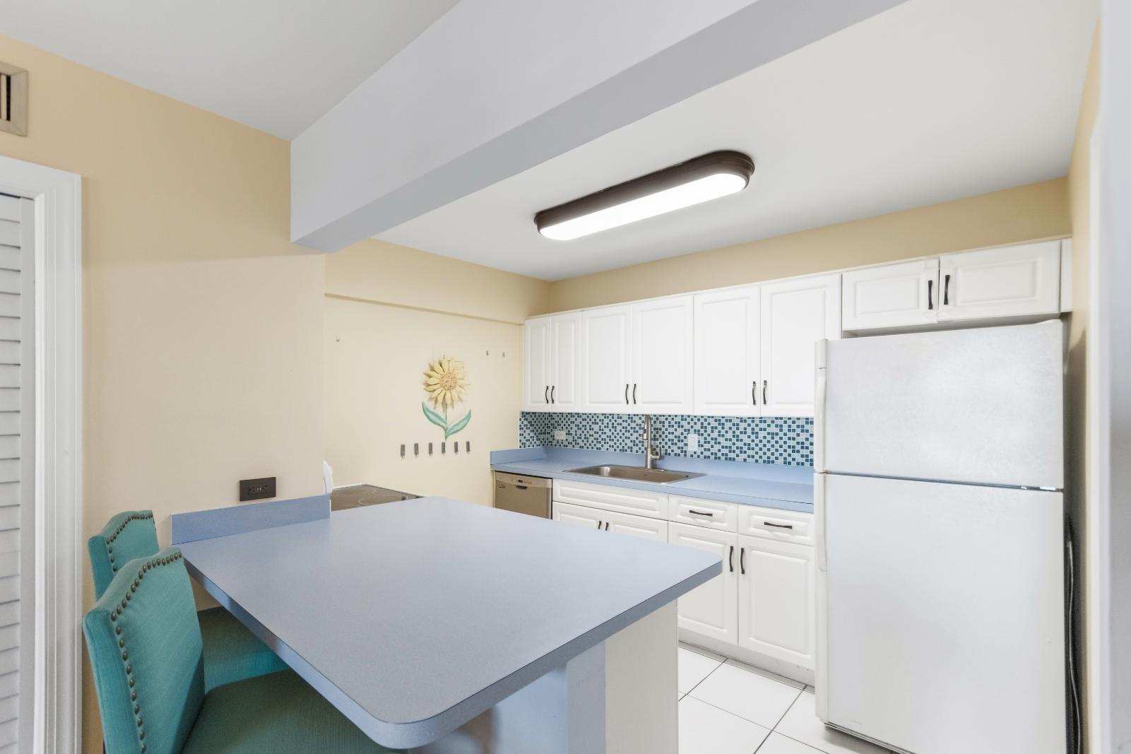 Kitchen with Breakfast Bar