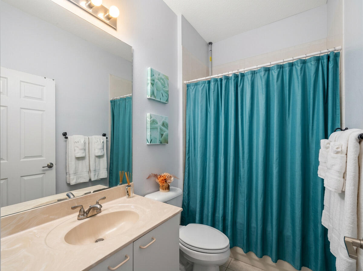 7576 Greenville - Guest Bathroom 01