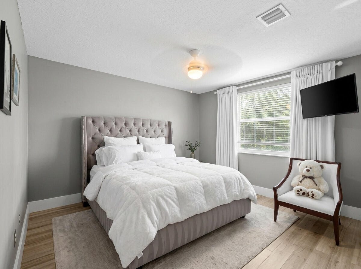 7576 Greenville - Guest Bed 03