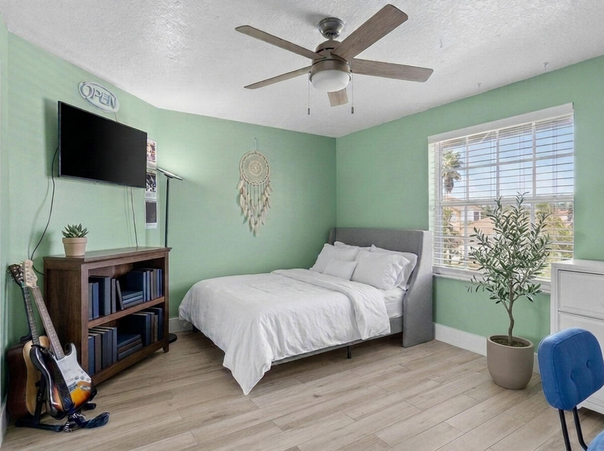 7576 Greenville - Guest Bedroom 04