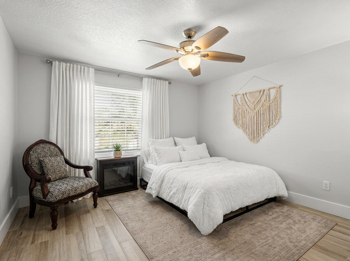 7576 Greenville - Guest Bed 02
