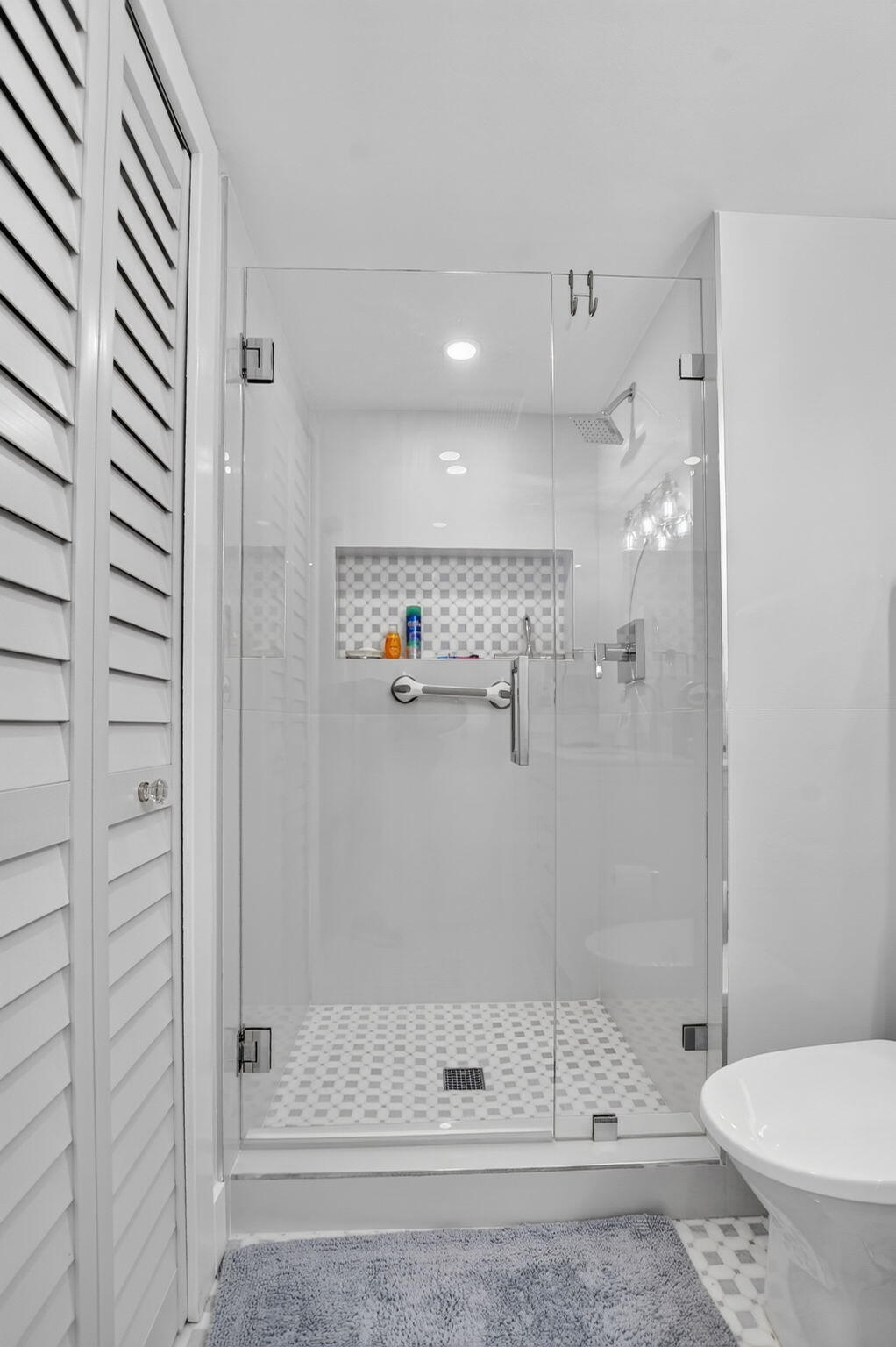 2ND BATHROOM
