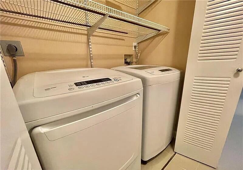 Washer & Dryer Washer & Dryer