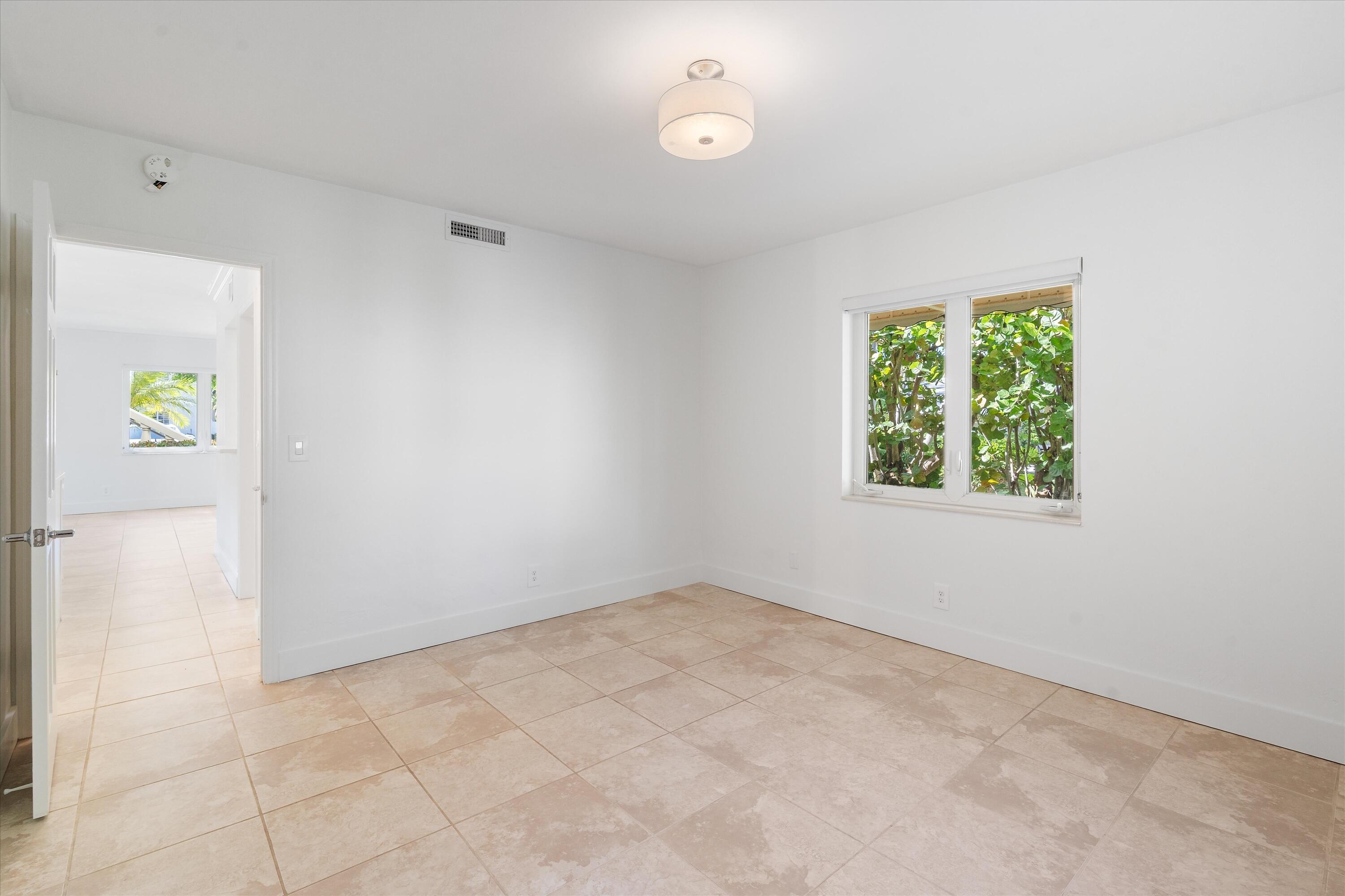 1029 Langer Way #4