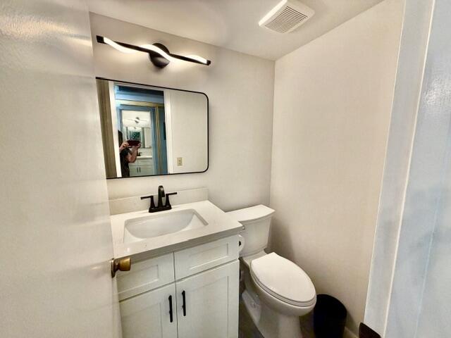 1/2 Bathroom