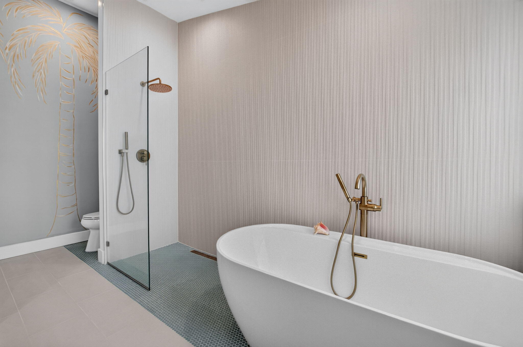 Frameless shower
