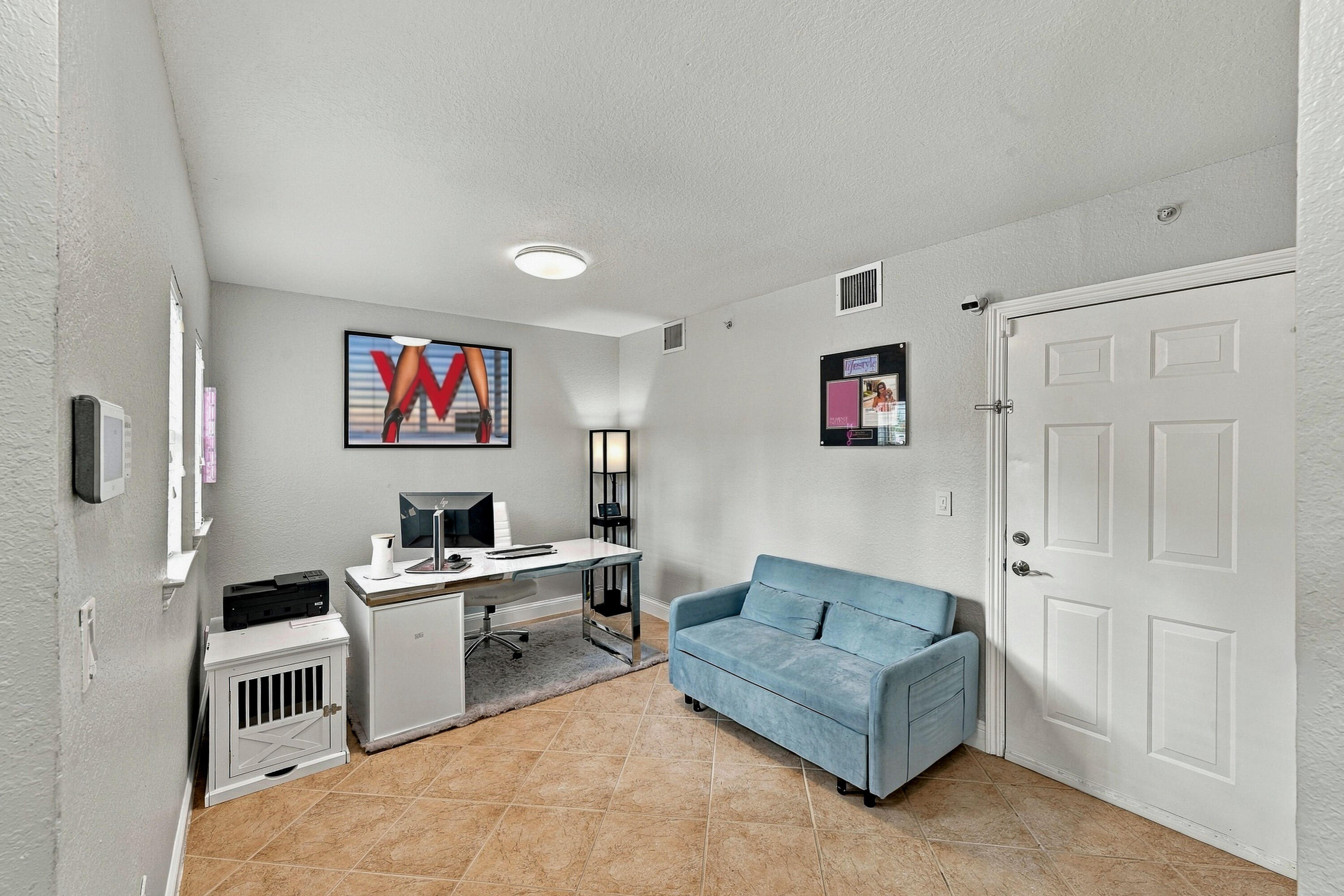 ground floor office/den, can enclose to be a bedroom