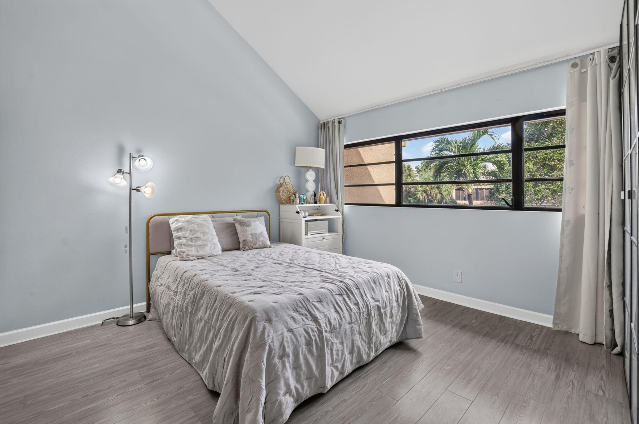 Guest Bedroom #1