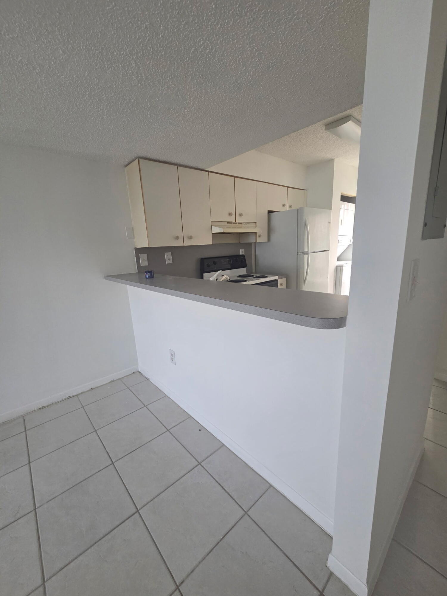 B - Bar Between Kitchen & Dining Area