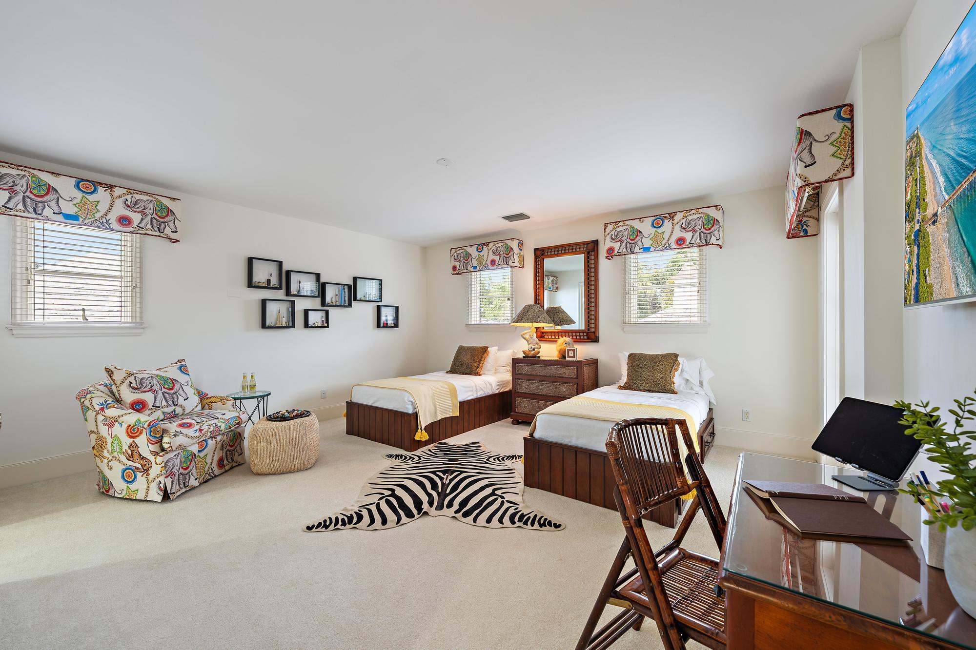 210 Echo Dr-10