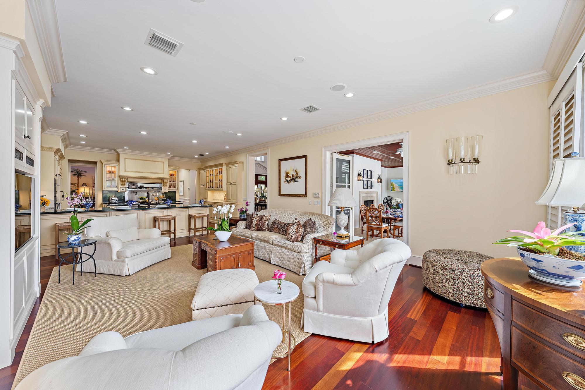 210 Echo Dr-40