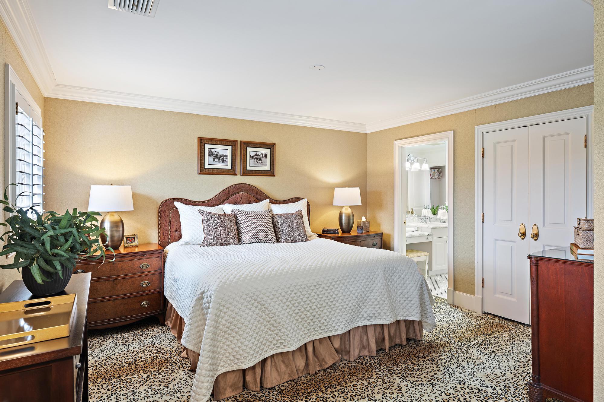 210 Echo Dr-9
