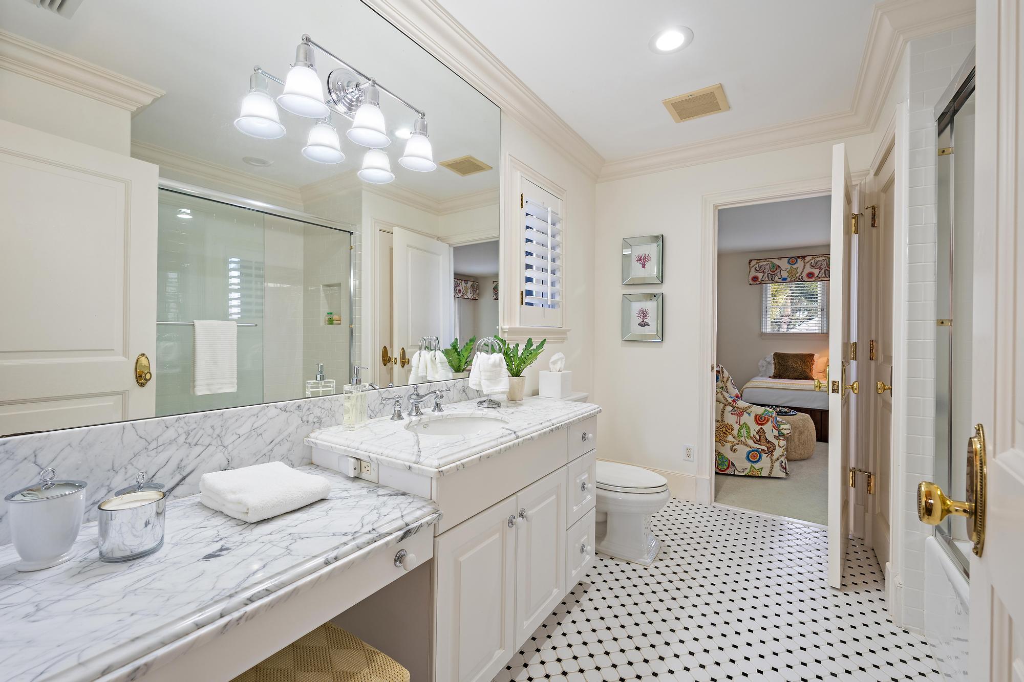 210 Echo Dr-6