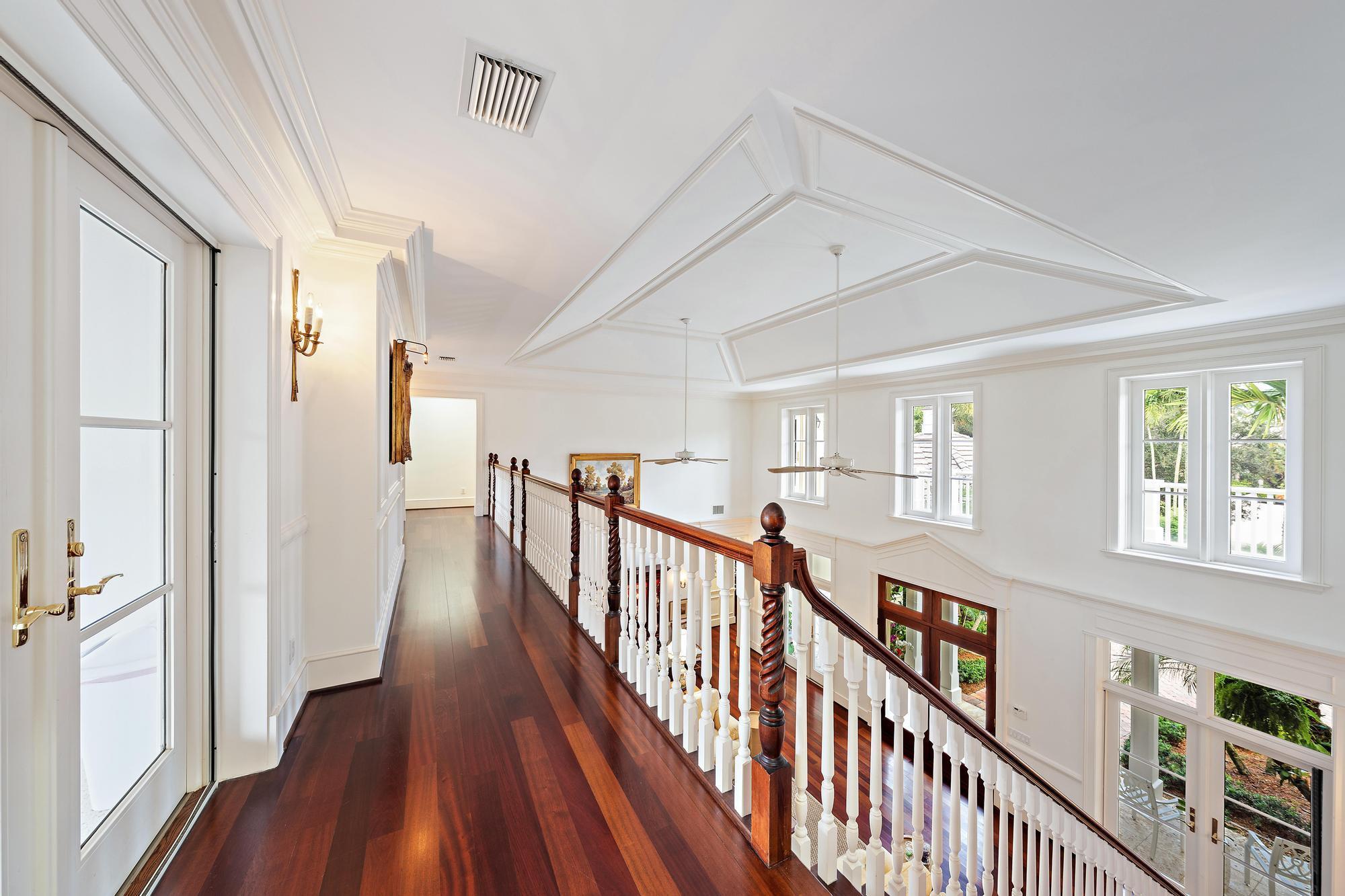 210 Echo Dr-4