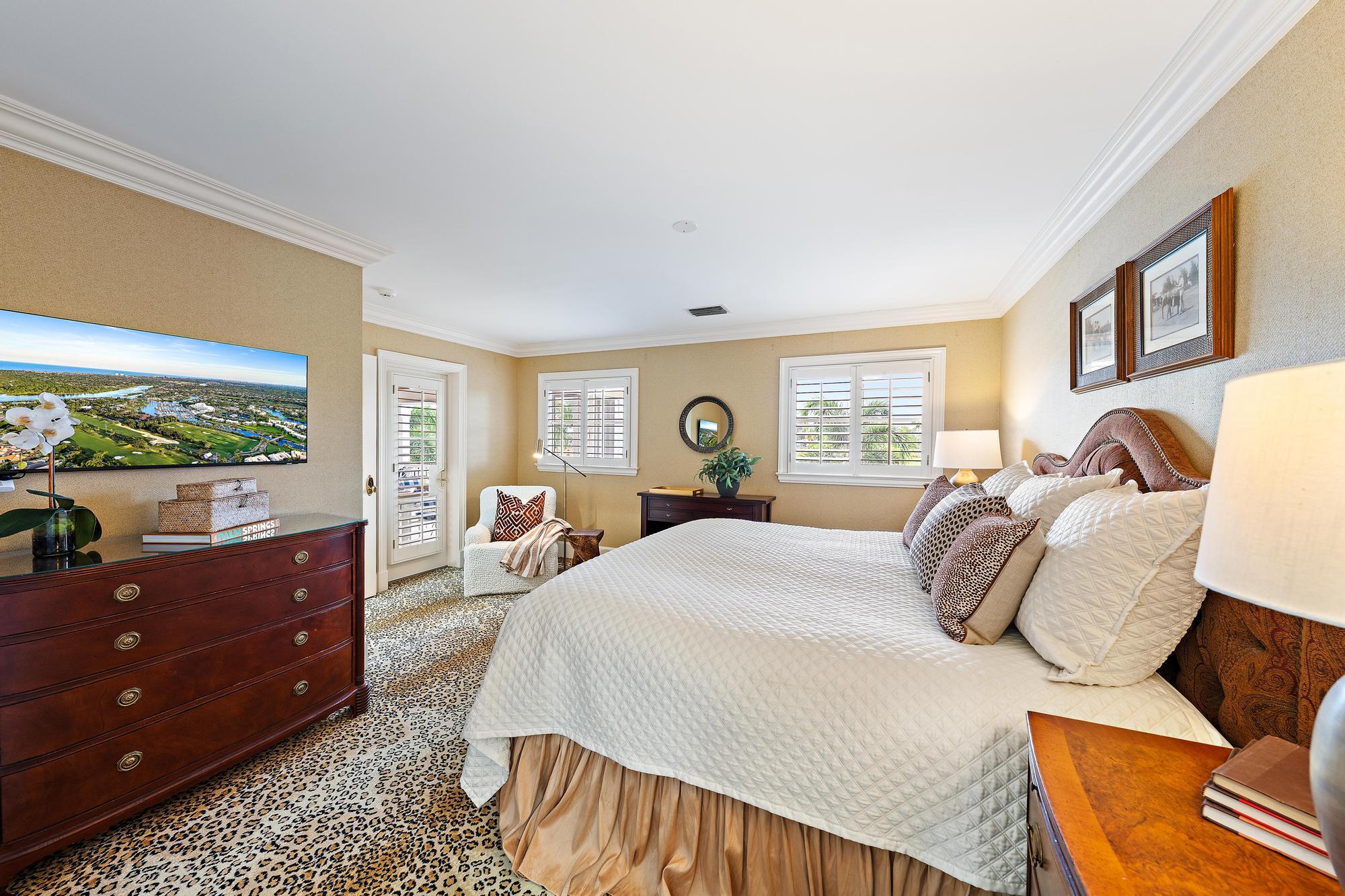 210 Echo Dr-7